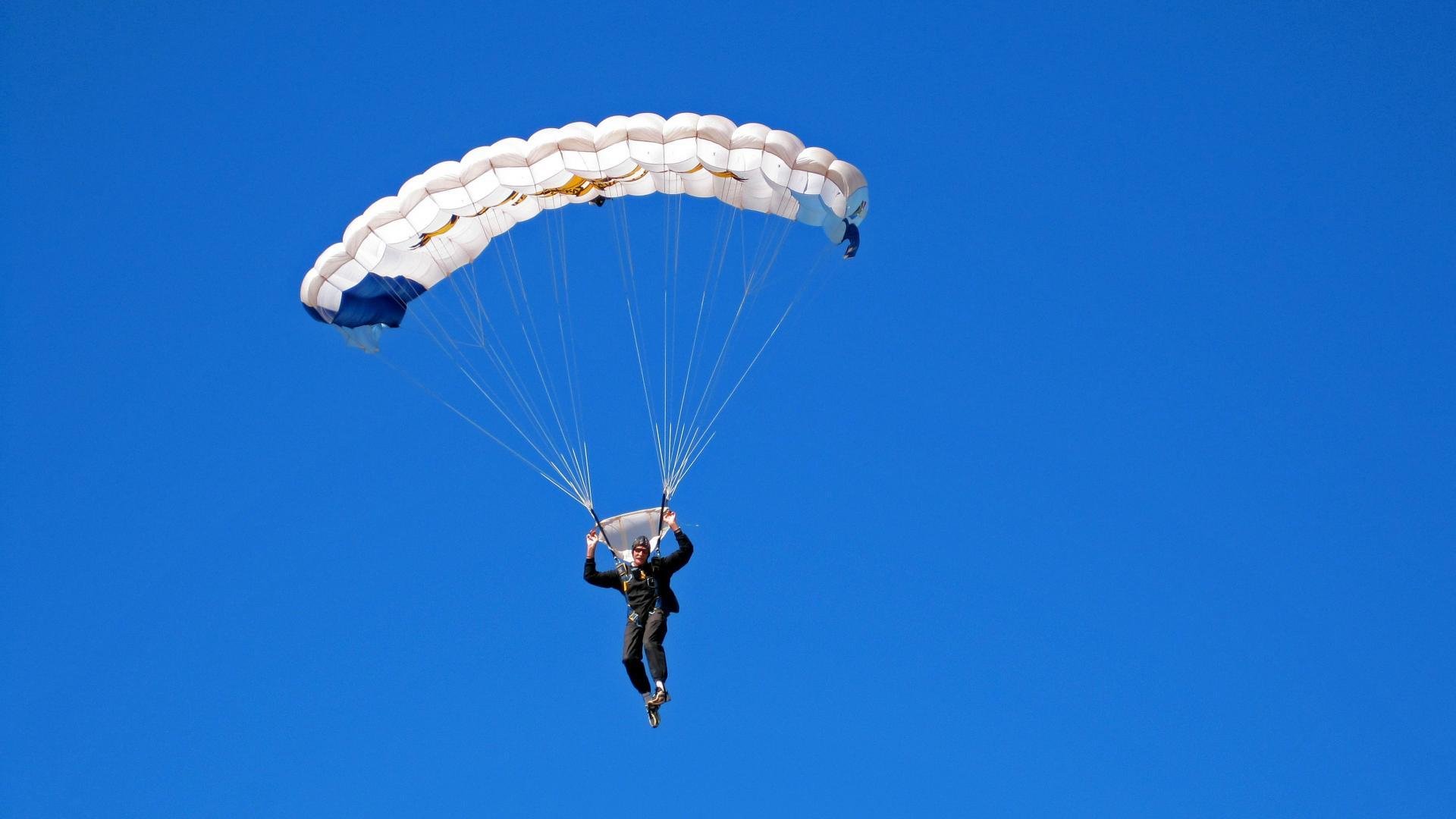 “青训联盟签署战略合作协议，推动全国青少年足球一体化发展”